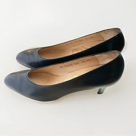Vintage Ferragamo Cone Heels Navy Pumps 7.5 AA Narrow Pump 2.5” Italy Leather - Picture 2 of 16
